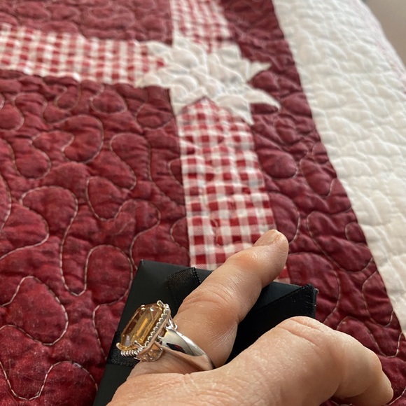 Woman’s ring - Picture 2 of 5